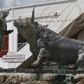 VIC-FEZENSAC : Statues en bronze (hommage à la vérité tauromachique symbolisée par le torero Ruiz Miguel) 