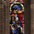 SIMORRE (France - 32) - église abbatiale Notre-Dame :  verrière  du bras sud du transept représentant saint Cérats - sur le soubassement : le blason de la famille de Labarthe dont un membre, l’abbé Roger Labarthe (1492-1519) fut le commanditaire