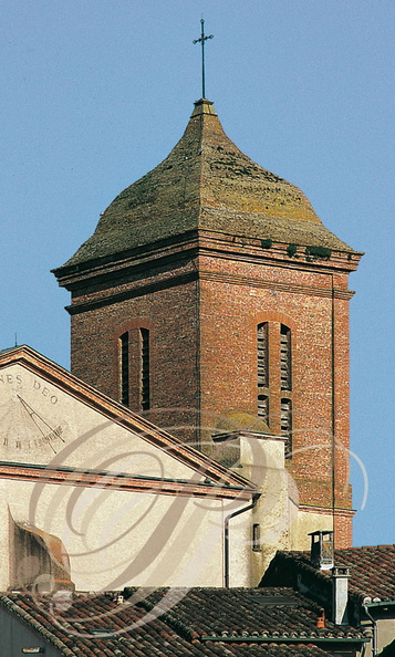 VERDUN-sur-Garonne - église de l'Assomption et de Saint-Michel : le clocher carré  