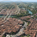 MONTAUBAN - vue aérienne vers l'est - au premier plan à gauche : la vieillle ville - au centre : la Mandoune - à droite : Villenouvelle - au fond : Villebourbon