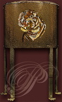 CAVE À CIGARES   - tête de tigre réalisée avec 541 pièces de marqueterie sur un fond de marqueterie de roseau