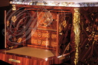 COPIE d'un PETIT SECRÉTAIRE DE DAME style LOUIS XV d'après Roger VANDERCRUSE dit LACROIX réalise en bois de rose identique à l'original : détail de l'intérieur