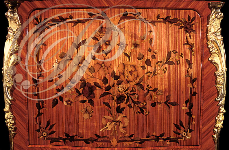 COPIE d'un PETIT SECRÉTAIRE DE DAME style LOUIS XV d'après Roger VANDERCRUSE dit LACROIX réalisé en bois de rose  identique à l'original : détail de marqueterie