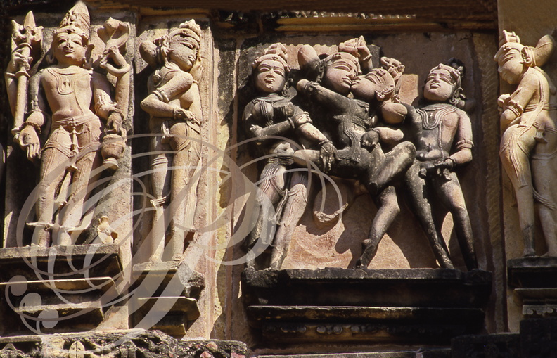 INDE_Madhya_Pradesh_KHAJURAHO___temple_de_Vishvanath__.jpg