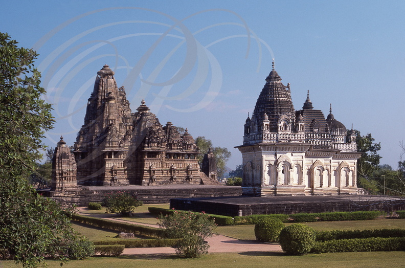 INDE_Madhya_Pradesh_KHAJURAHO_temples_de_Kandarîya_Mahadeva_et_Pratâpeshvar.jpg