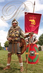 EAUZE - FESTIVAL GALOP ROMAIN 2014 - légionnaire : le Signifer (porte enseigne de la légion VI Ferrata - porteuse du fer)