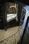 MONTAUBAN - Rue d'Auriol : escalier avec une rampe en fer forgé