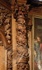 DUNES - église Sainte-Madeleine : retable archtecturé à niches du XVIIe siècle (style baroque) - détail de motifs sculptés