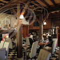 LECTOURE - Auberge des Bouviers : une salle du restaurant 