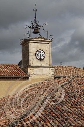 SAINT-CLAR - campanile de la mairie dominant la halle du XIIIe siècle