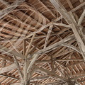 SAINT-CLAR - Halle du XIIIe siècle : la charpente en bois