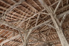 SAINT-CLAR - Halle du XIIIe siècle : la charpente en bois