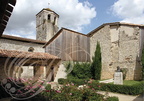 SAINT-CLAR - le jardin des quatre saisons - à gauche : la vieille église du XIIe siècle