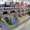 SAINT-CLAR - Fête de l'Ail - 40ème concours de maquettes en peaux d'ail (2014) - 3ème prix : le pont du Gard réalisé par Gilles Cayrel 