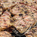 SAINT-CLAR - Fête de l'Ail -  la thonade : thon enrobé de moutarde, huile d'olive et ail, et grillé au feu de bois