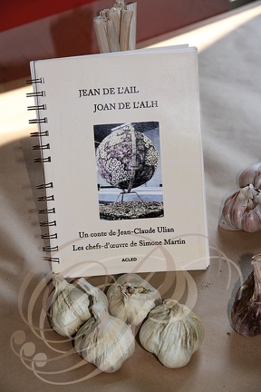 SAINT-CLAR - Fête de l'Ail - conte "Jean de l'Ail" illustré par des maquettes de Simone Martin