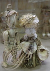 SAINT-CLAR - Fête de l'Ail - conte "Jean de l'Ail" : maquettes en peaux d'ail réalisées lors d'un atelier par les enfants de la médiathèque