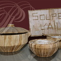 SAINT-CLAR - MAISON de l'AIL -  exposition de maquettes réalisées avec différentes parties de l'ail (tiges et peaux) par la famille Gamot : soupière et bols