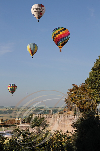 LECTOURE_Rassemblement_de_montgolfieres_panorama_depuis_le_Grand_Bastion_  .jpg