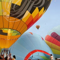LECTOURE - Rassemblement de montgolfières : gonflage et décolage