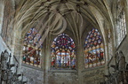 CONDOM - cathédrale Saint-Pierre : vitraux au-dessus du choeur