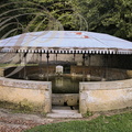 MANCIET - lavoir construit en 1844 sur l'emplacement d'un ancien lavoir (toiture à "impluvium")