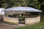 MANCIET - lavoir construit en 1844 sur l'emplacement d'un ancien lavoir (toiture à "impluvium")