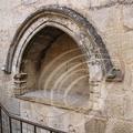ROCAMADOUR - Le sanctuaire : Basilique Saint-Sauveur (enfeu établi dans le mur extérieur)