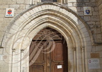 ROCAMADOUR - Le sanctuaire : Basilique Saint-Sauveur (la porte en bois sculpté surmontée d'arcs ogivaux)