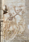 ROCAMADOUR - Le sanctuaire : chapelle Notre-Dame de Rocamadour (façade : fresque du XVe siècle représentant une danse macabre)
