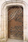ROCAMADOUR - Le sanctuaire : porte sur le parvis des églises