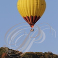 ROCAMADOUR - les Montgolfiades : montgolfière au-dessus des observateurs