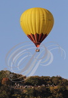 ROCAMADOUR - les Montgolfiades : montgolfière au-dessus des observateurs