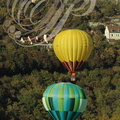 Rocamadour_Montgolfiades_montgolfieres_au_dessus_du_coteau.jpg