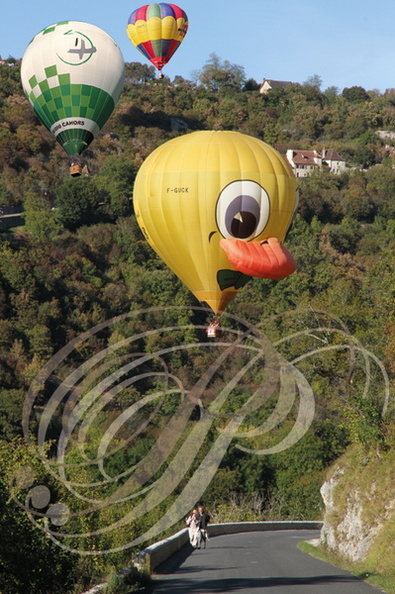 Rocamadour_Montgolfiades_montgolfieres_selevant_de_la_vallee_de_lAlzou_____.jpg