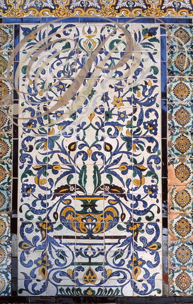 KAIROUAN_La_Mosquee_du_Barbier_detail_de_ceramique_murale.jpg
