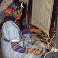 KAIROUAN (Tunisie) - Souk aux tapis : atelier de  fabrication d'un tapis points noués