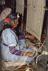 KAIROUAN (Tunisie) - Souk aux tapis : atelier de  fabrication d'un tapis points noués