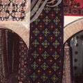KAIROUAN (Tunisie) - Souk aux tapis - au centre : tapis points noués, motifs "croix de Kairouan", coloris "zerbia"
