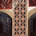 KAIROUAN (Tunisie) - Souk aux tapis - au centre : tapis points noués, motifs "mosaïque de Carthage"