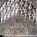 MARRAKECH - palais de la STINIYA : décors en gebs (motifs géométriques, floraux, iconographiques et mouqarnas)