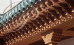 MOSQUÉE HASSAN II - 5 - la madrasa (ou medersa) : détail des avancées de toit en cèdre sculpté