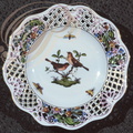 HONGRIE - HÉREND : assiette ajourée en porcelaine (motif "Rothschild")