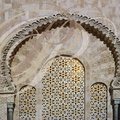 MOSQUÉE HASSAN II - 9 - façade ouest : porte monumentale à côté de la porte royale (partie supérieure formant un arc en plein cintre outrepassé