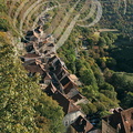  ROCAMADOUR - le village dominant la vallée de l'Alzou