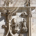 ROCAMADOUR - Le sanctuaire : chapelle Notre-Dame de Rocamadour (porte de style gothique flamboyant surmontée d'une accolade et de pinacles à fleurons - détail) 