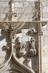 ROCAMADOUR - Le sanctuaire : chapelle Notre-Dame de Rocamadour (porte de style gothique flamboyant surmontée d'une accolade et de pinacles à fleurons - détail) 