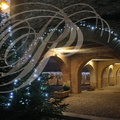 AUVILLAR (France - 82) - la place de la halle et les arcades des couverts (illuminations de fin d'année)