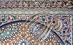 FÈS - PALAIS ROYAL : musée des Arts décoratifs (zellij en négatif : entrelacs aux couleurs complémentaires et caligraphie en zelliges excisées - oeuvre du Maalhem Moulay Rachid)