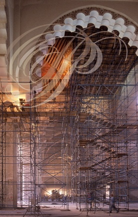 MOSQUÉE HASSAN II - 0 - le chantier en 1990 : échafffaudages dans la salle de prière